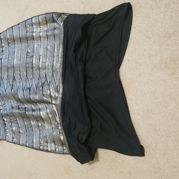 Derhy Silver Sleeveless Layered Pleats, Formal Dress - Size Large - Picture 8 of 11